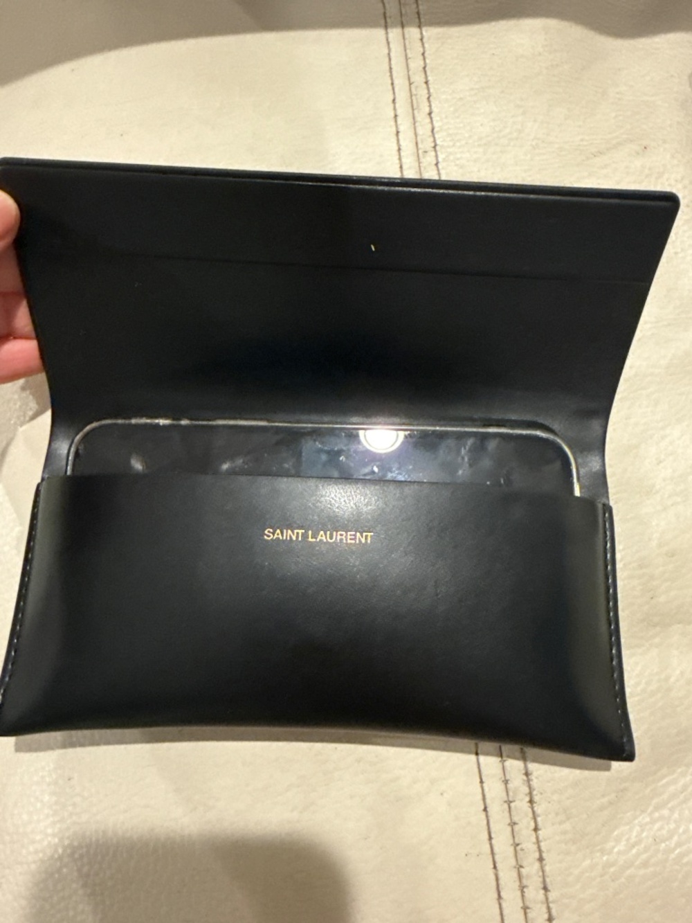 Saint Lauren case - Picture 3 of 3